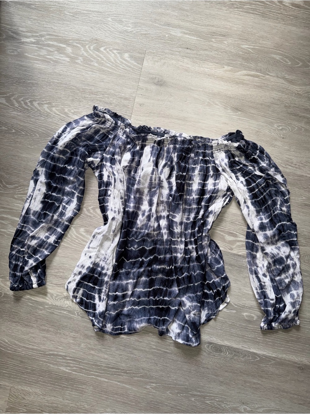 Knox Rose Navy and White Tie-Dye Off-Shoulder Blouse